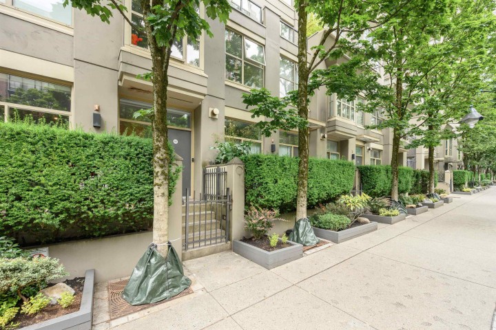 Photo 2 at 987 Richards Street, Downtown VW, Vancouver West