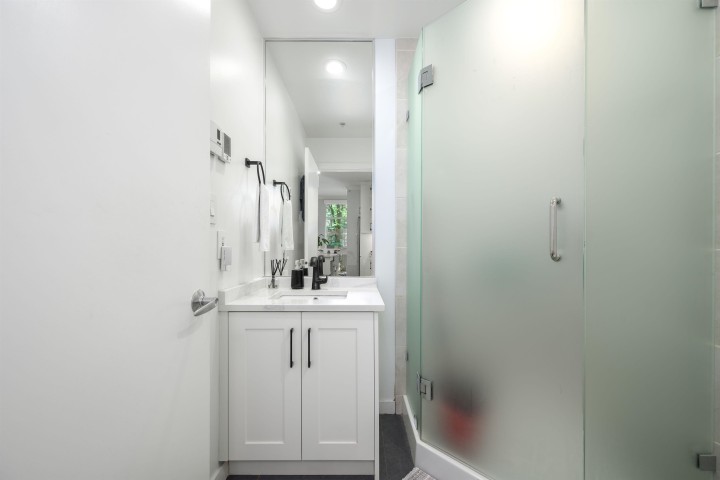 Photo 11 at 987 Richards Street, Downtown VW, Vancouver West