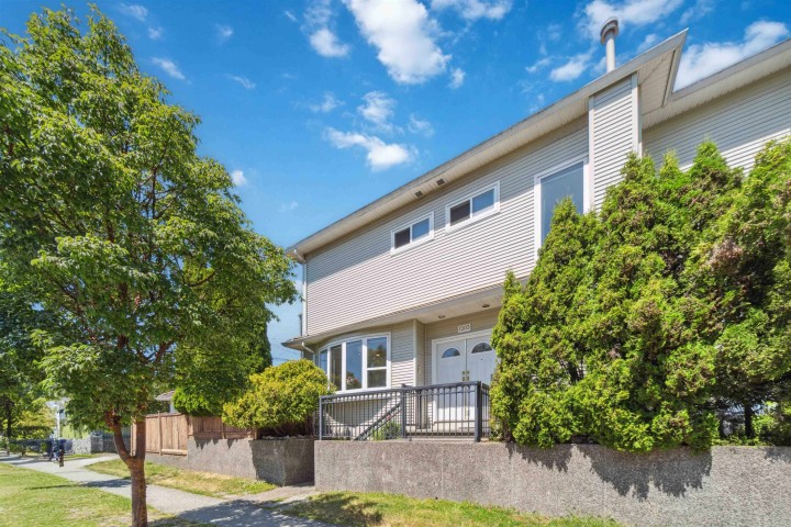 Photo 2 at 1303 W 67th Avenue, Marpole, Vancouver West