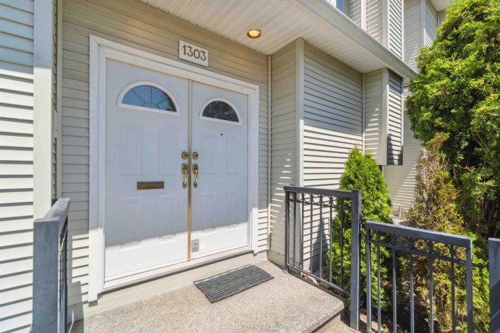 Photo 3 at 1303 W 67th Avenue, Marpole, Vancouver West