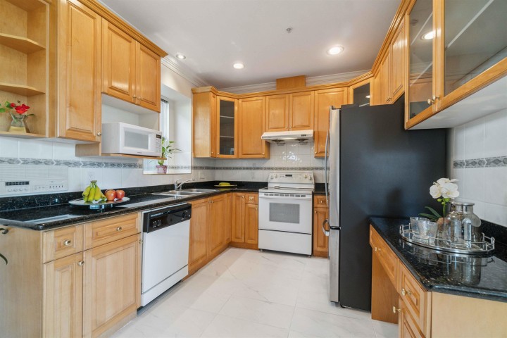 Photo 8 at 1303 W 67th Avenue, Marpole, Vancouver West