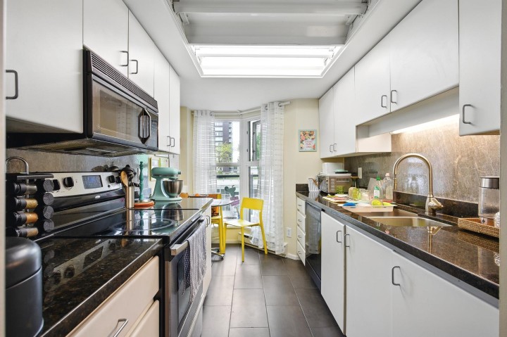 Photo 15 at B1002 - 1331 Homer Street, Yaletown, Vancouver West