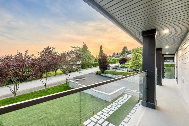 Photo 2 at 2050 Westdean Crescent, Ambleside, West Vancouver