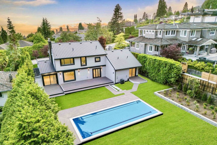 Photo 3 at 2050 Westdean Crescent, Ambleside, West Vancouver