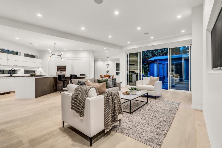 Photo 2 at 4500 Canterbury Crescent, Forest Hills NV, North Vancouver