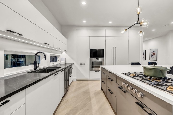 Photo 8 at 4500 Canterbury Crescent, Forest Hills NV, North Vancouver