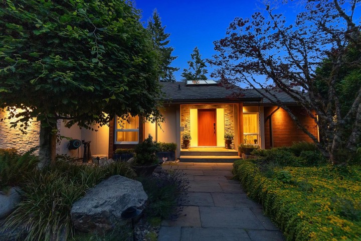 Photo 13 at 3706 Southridge Place, Westmount WV, West Vancouver