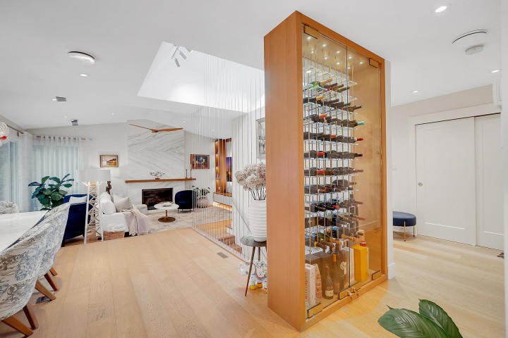 Photo 3 at 3706 Southridge Place, Westmount WV, West Vancouver