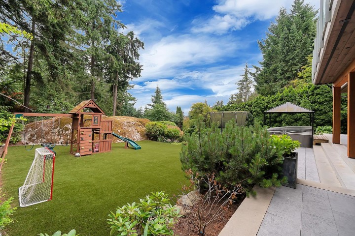 Photo 39 at 3706 Southridge Place, Westmount WV, West Vancouver