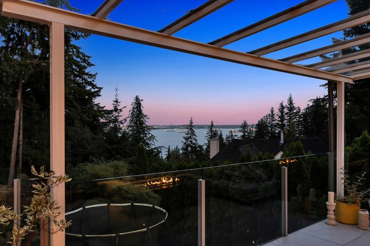 Photo 4 at 3706 Southridge Place, Westmount WV, West Vancouver