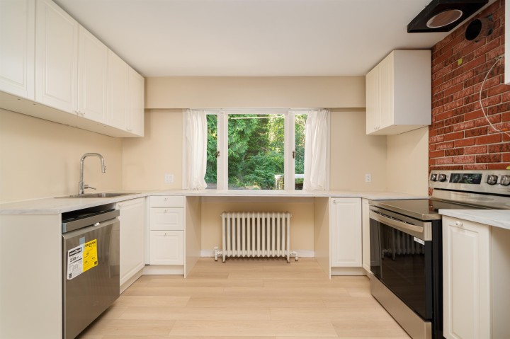 Photo 13 at 1371 Mathers Avenue, Ambleside, West Vancouver