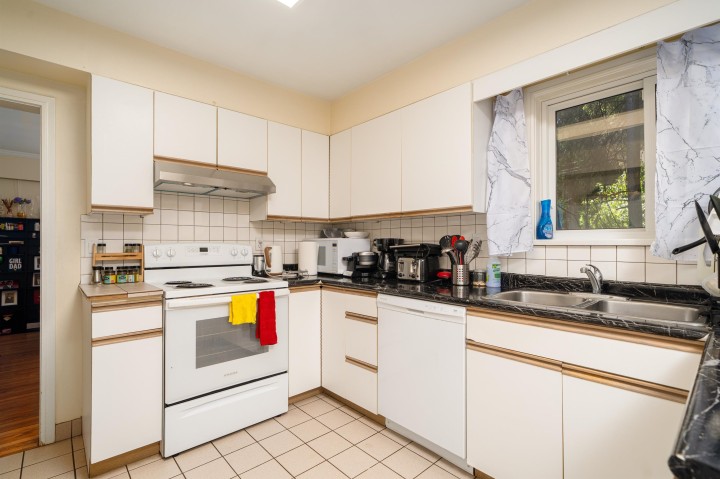 Photo 16 at 1371 Mathers Avenue, Ambleside, West Vancouver