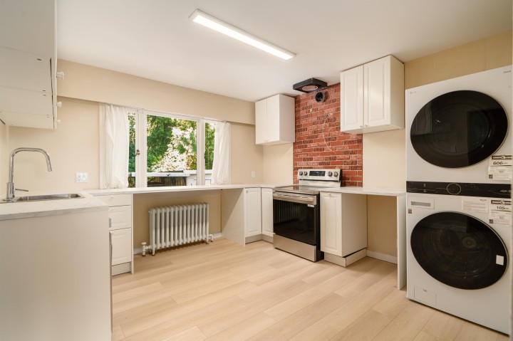 Photo 12 at 1371 Mathers Avenue, Ambleside, West Vancouver