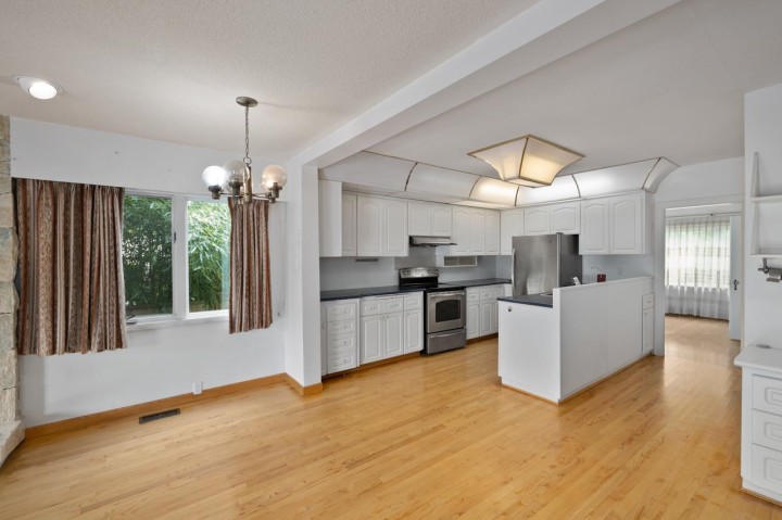 Photo 9 at 2676 W 33rd Avenue, MacKenzie Heights, Vancouver West