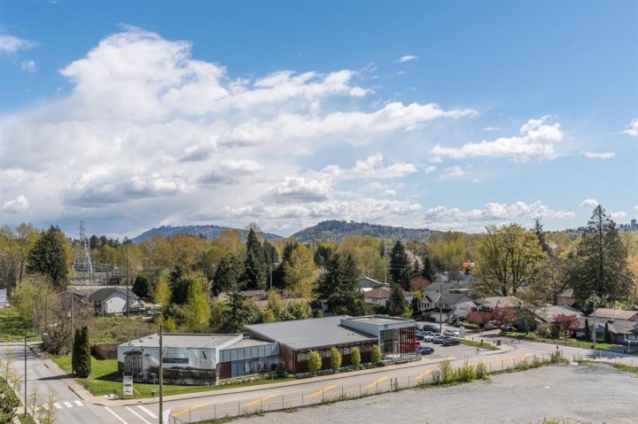 Photo 24 at 610 - 1500 Fern Street, Lynnmour, North Vancouver