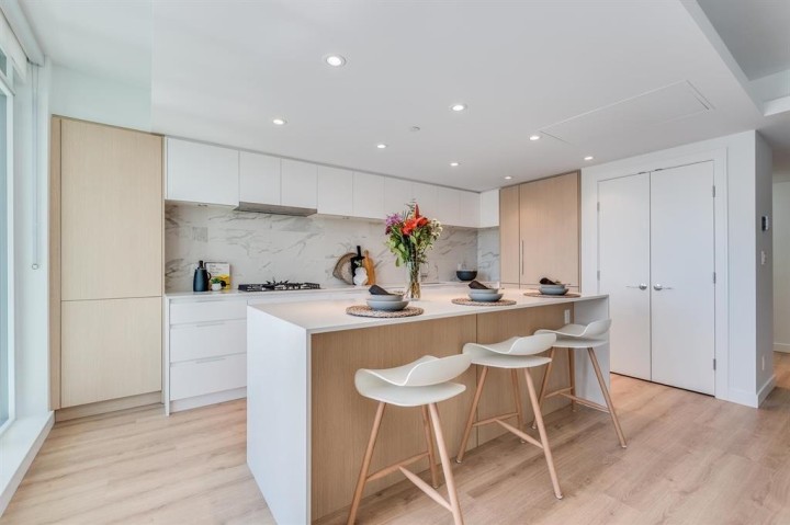 Photo 8 at 610 - 1500 Fern Street, Lynnmour, North Vancouver