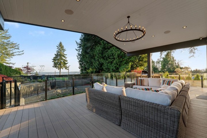 Photo 2 at 105 Monte Vista Court, Upper Lonsdale, North Vancouver