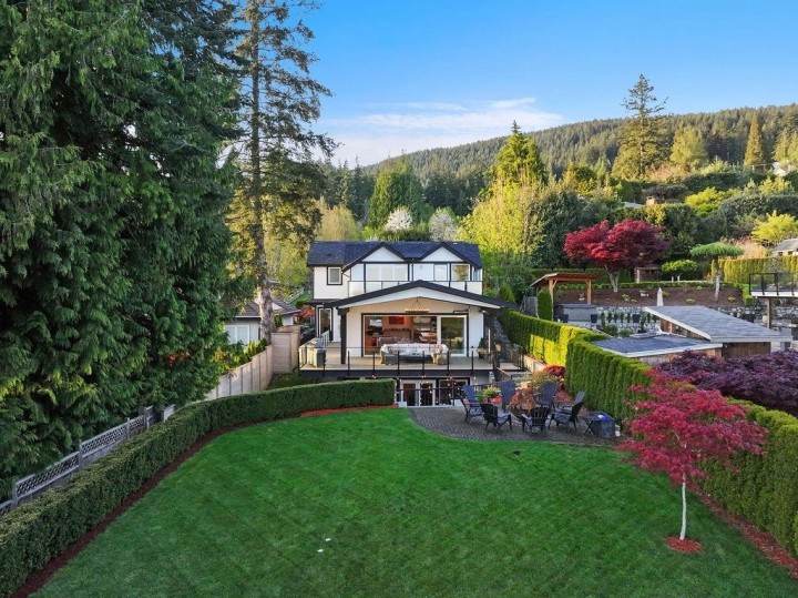 Photo 3 at 105 Monte Vista Court, Upper Lonsdale, North Vancouver