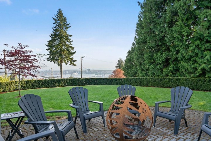 Photo 4 at 105 Monte Vista Court, Upper Lonsdale, North Vancouver