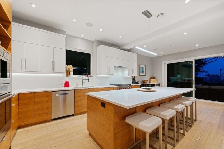 Photo 8 at 105 Monte Vista Court, Upper Lonsdale, North Vancouver