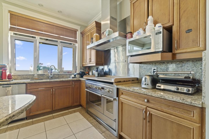 Photo 11 at 2523 Marr Creek Court, Whitby Estates, West Vancouver