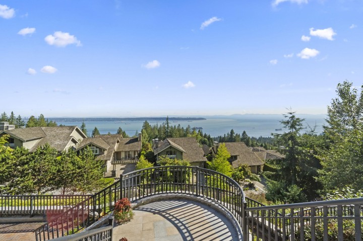 Photo 4 at 2523 Marr Creek Court, Whitby Estates, West Vancouver