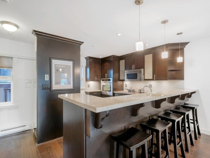 Photo 3 at 204 - 3788 W 10th Avenue, Point Grey, Vancouver West