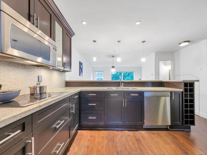 Photo 5 at 204 - 3788 W 10th Avenue, Point Grey, Vancouver West