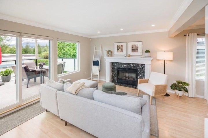 Photo 3 at 3338 Mahon Avenue, Upper Lonsdale, North Vancouver