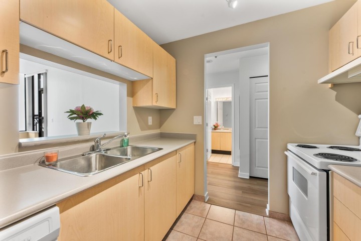 Photo 9 at 1012 - 1010 Howe Street, Downtown VW, Vancouver West