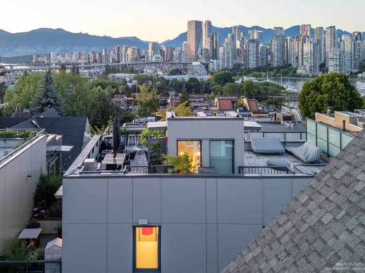 Photo 2 at 7 - 2366 Birch Street, Fairview VW, Vancouver West