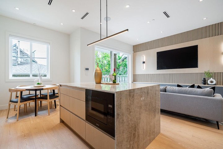 Photo 13 at 2561 W 2nd Avenue, Kitsilano, Vancouver West