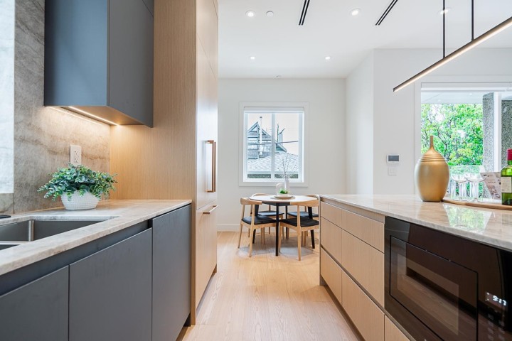 Photo 12 at 2561 W 2nd Avenue, Kitsilano, Vancouver West