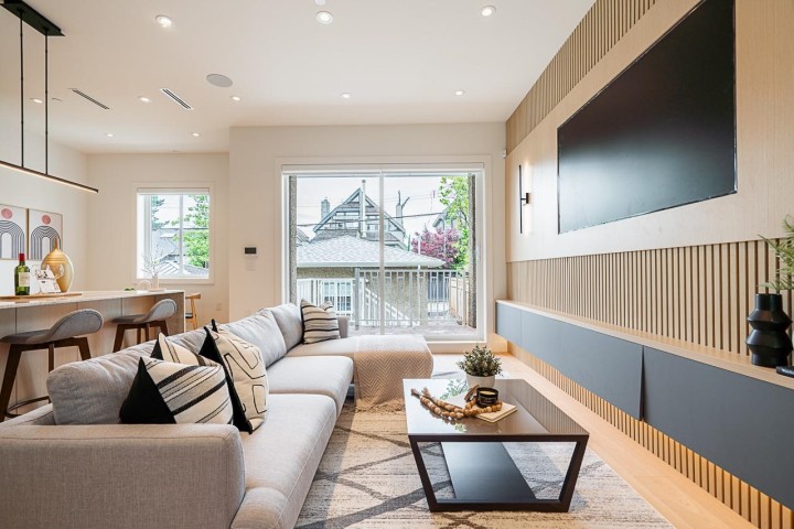 Photo 9 at 2561 W 2nd Avenue, Kitsilano, Vancouver West