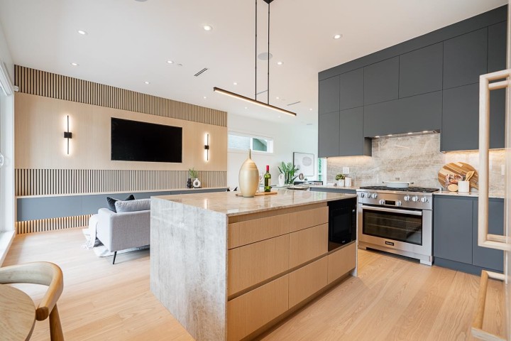 Photo 14 at 2561 W 2nd Avenue, Kitsilano, Vancouver West