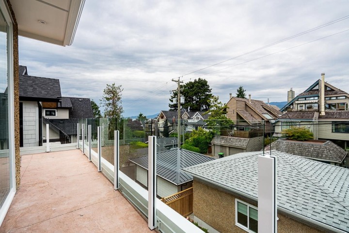Photo 21 at 2561 W 2nd Avenue, Kitsilano, Vancouver West