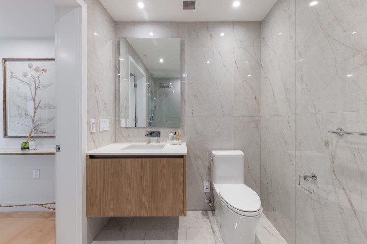 Photo 27 at 302 - 135 E 13th Street, Central Lonsdale, North Vancouver