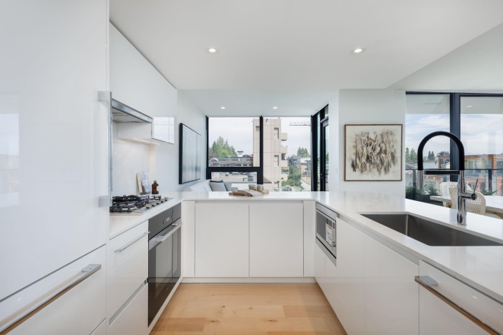 Photo 14 at 302 - 135 E 13th Street, Central Lonsdale, North Vancouver