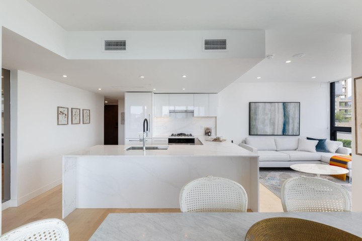 Photo 8 at 302 - 135 E 13th Street, Central Lonsdale, North Vancouver