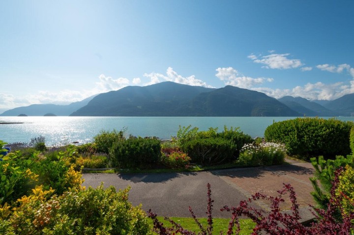 Photo 6 at 15 Beach Drive, Furry Creek, West Vancouver