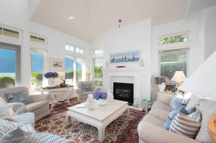 Photo 3 at 15 Beach Drive, Furry Creek, West Vancouver