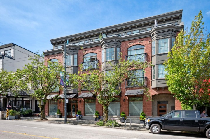 Photo 3 at 306 - 4463 W 10th Avenue, Point Grey, Vancouver West