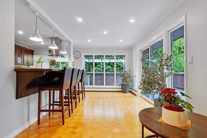 Photo 7 at 4540 Mountain Highway, Lynn Valley, North Vancouver