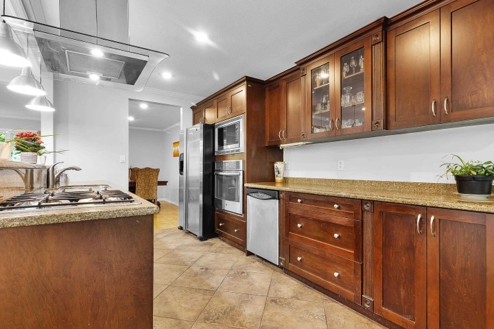 Photo 9 at 4540 Mountain Highway, Lynn Valley, North Vancouver