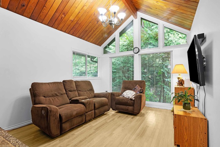 Photo 14 at 4540 Mountain Highway, Lynn Valley, North Vancouver