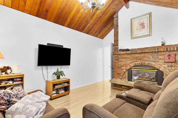 Photo 15 at 4540 Mountain Highway, Lynn Valley, North Vancouver