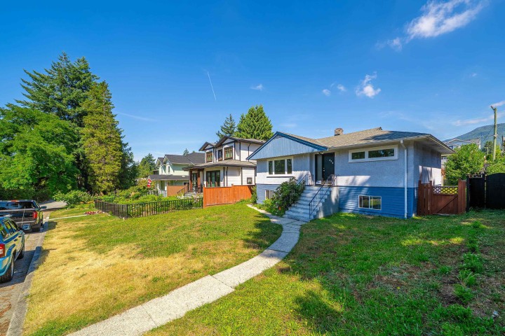Photo 3 at 432 W 25th Street, Upper Lonsdale, North Vancouver
