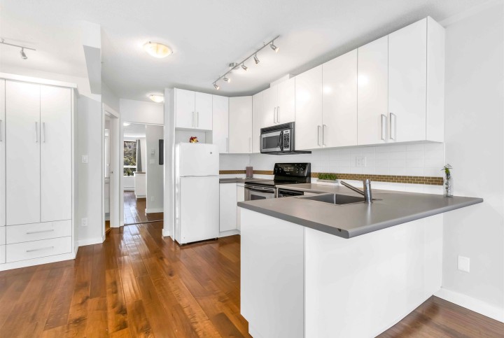 Photo 14 at 710 - 939 Homer Street, Yaletown, Vancouver West