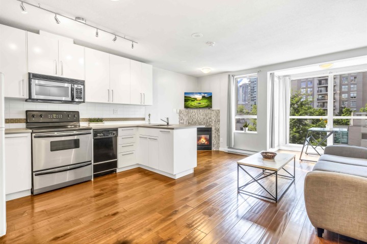 Photo 15 at 710 - 939 Homer Street, Yaletown, Vancouver West