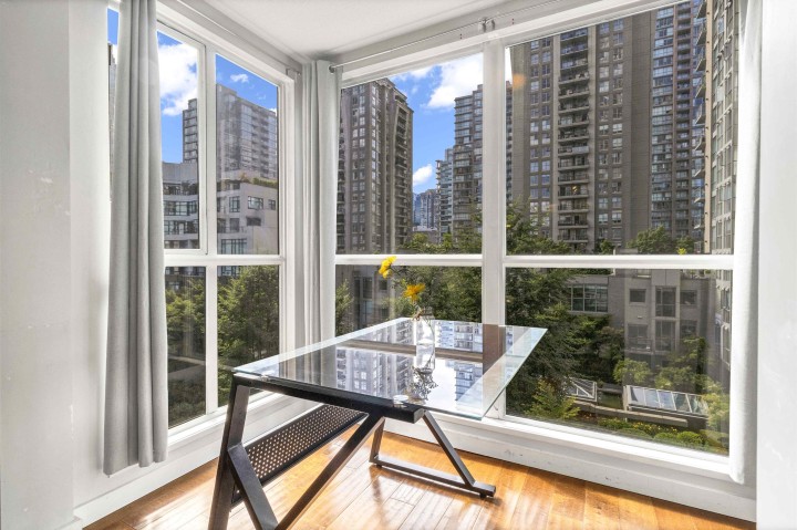 Photo 11 at 710 - 939 Homer Street, Yaletown, Vancouver West